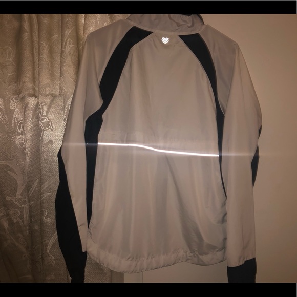 Windbreaker - Picture 4 of 6